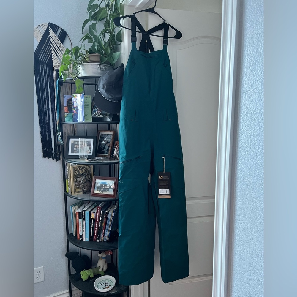 NWT ‘23 Flylow Foxy Bib (large)
